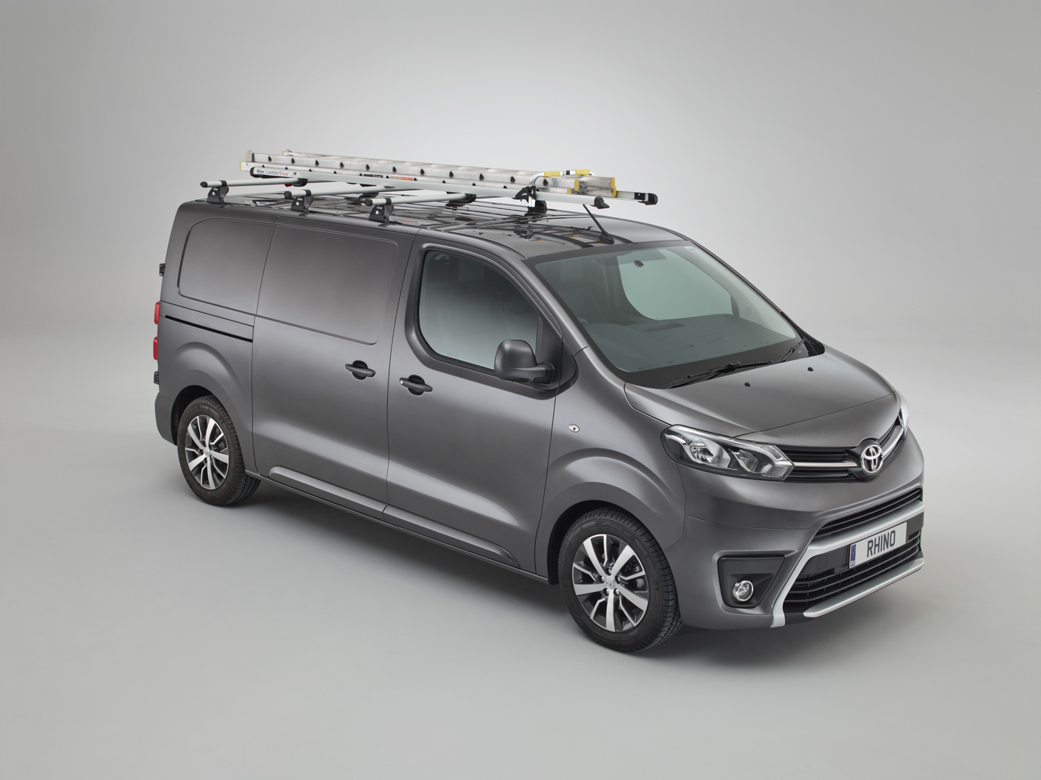 Toyota-Proace-2016-onwards-3-Kamm-bars-with-LadderStow-1
